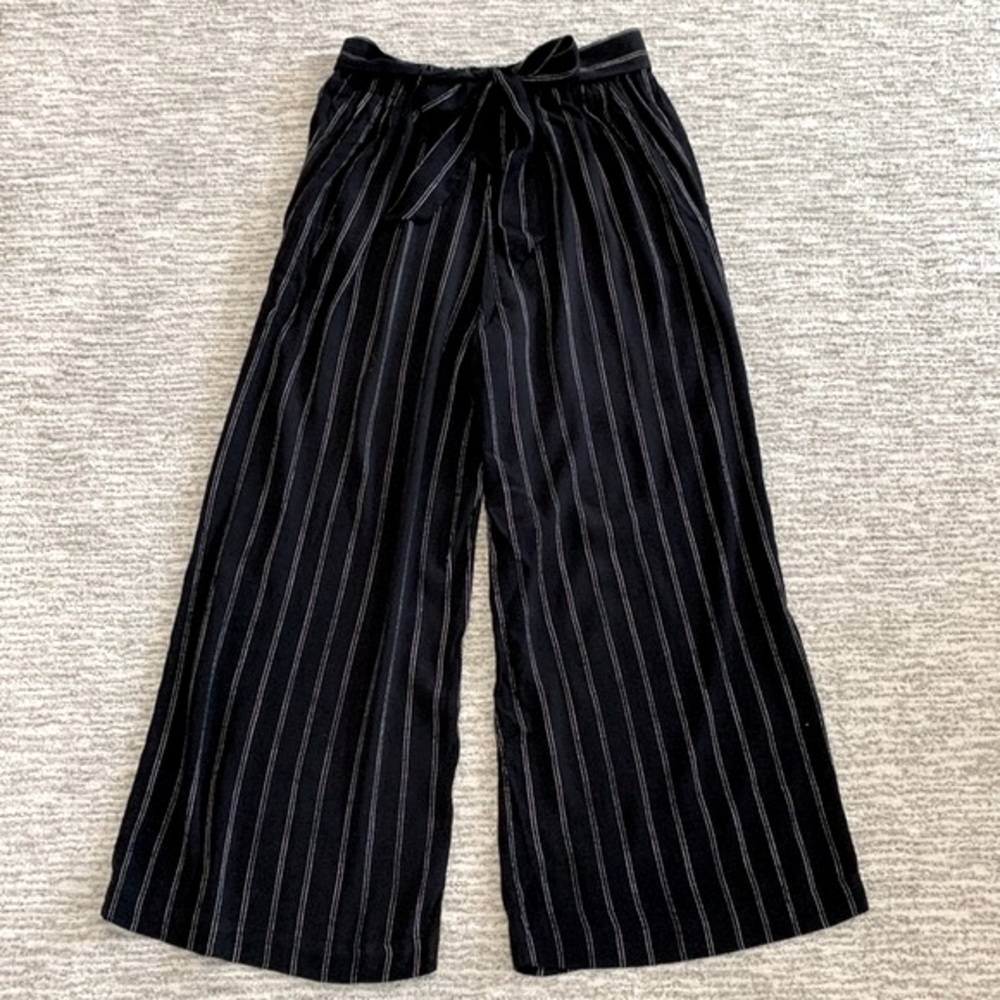 Aritzia Wilfred Black Pinstripe Wide Leg Cropped Trousers Size M Belted Pants - Picture 12 of 13